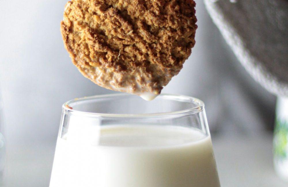 Some Delicious Alternatives To Milk For Enjoying Cookies